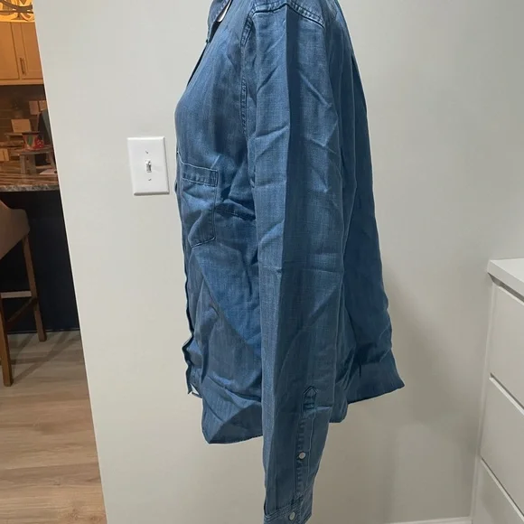 New Untuckit Lioness Denim Button Down Shirt - Picture 3 of 8